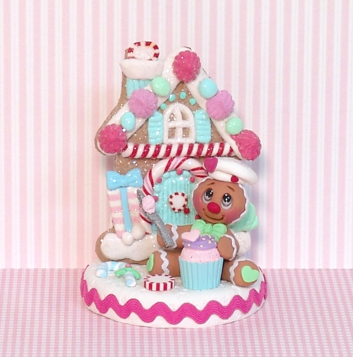 Gingerbread Clay Figure with Gingerbread House & Cupcake  - 2